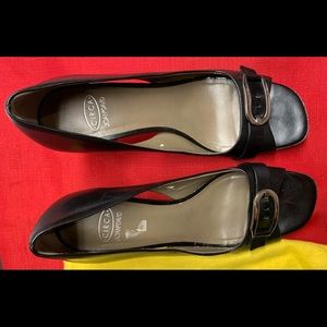 Circa Joan & David Genuine Leather Shoes Heels Size 8.5 M- Black